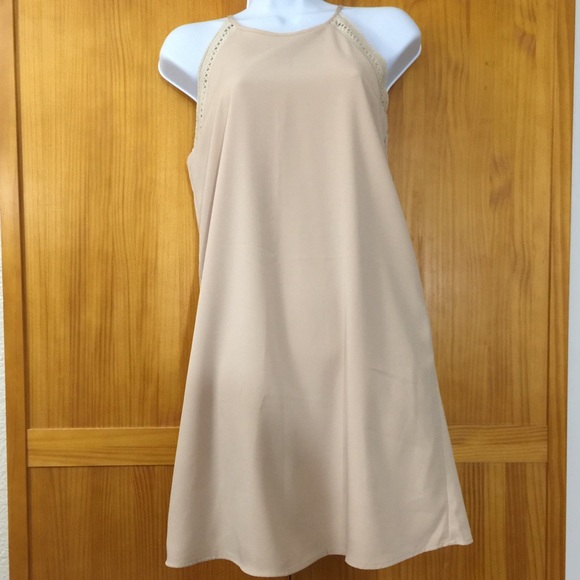 New Gorgeous Sleeveless Dress with beautiful details - Picture 7 of 10